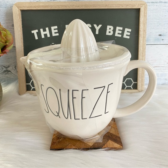 Rae Dunn SQUEEZE Juicer White Pottery Citrus Lime Lemon Juice Cottage Core Tools - Picture 2 of 7